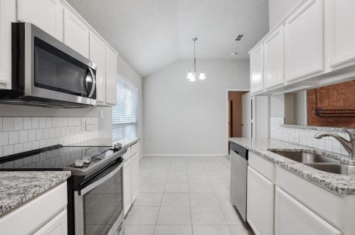 6837 Beaty St, Fort Worth TX  76112-6704 exterior