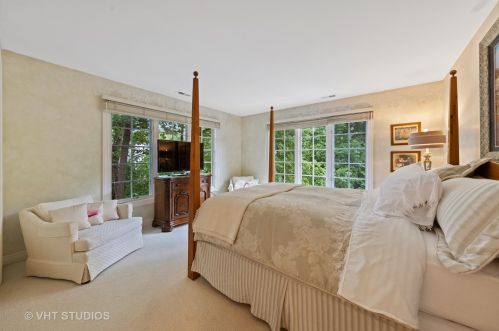 9301 Falling Waters Dr, Willowbrook IL  60527-0718 exterior