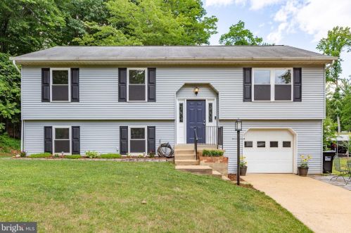 15077 Barkwood Dr, Woodbridge, VA 22193-1828