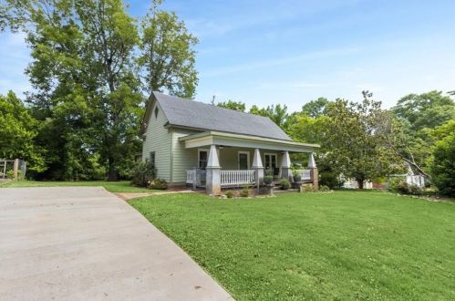 6812 Church St, Lithonia, GA 30058-4421