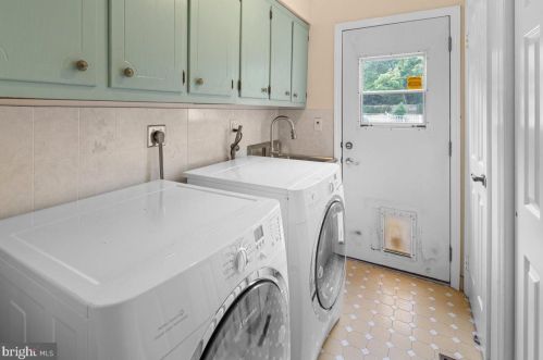 1 Teak Ln, Princeton NJ 08540-4724 exterior