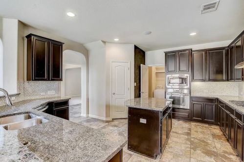 100 Lake Livingston Dr, Georgetown, TX 78628-7154