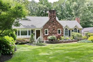 250 Standish Rd, Ridgewood, NJ 07450-2915