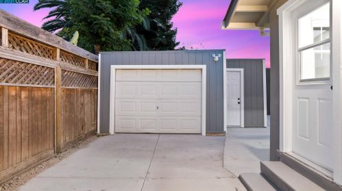 1555 Thrush Ave, San Leandro CA  94578-2045 exterior