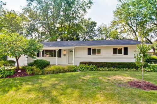 210 Babcock Dr, Palatine IL  60074-5504 exterior