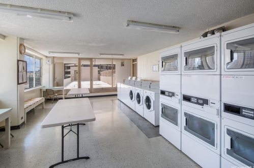 1720 Ala Moana Blvd, Honolulu HI  96815-1302 exterior