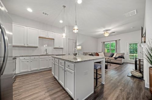 542 Vandenburg Dr, Villa Rica, GA 30180-1168