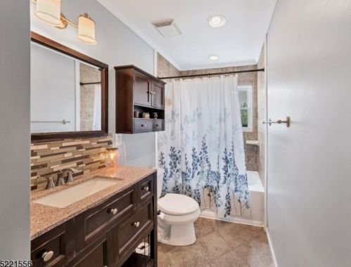 20 Lawrence Dr, Hackettstown NJ  07840-2510 exterior