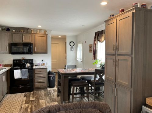 27 Cedar St, Hinsdale, NH 03451-2424