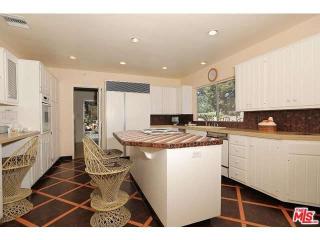 8303 Skyline Dr, Los Angeles CA  90046-1038 exterior