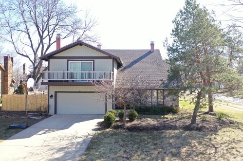 851 Huntington Dr, Bull Valley, IL 60014-8432