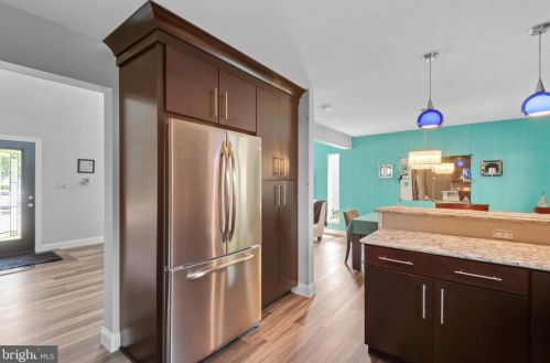 884 Salisbury Ct, Lancaster PA  17601-4481 exterior