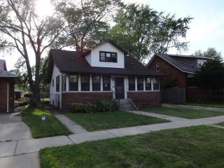 224 Center St, Bensenville, IL 60106-2626