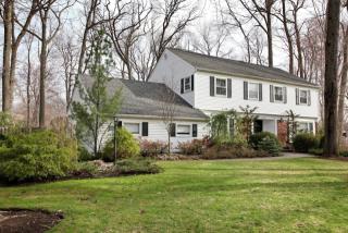 234 Navajo Ct, Wyckoff, NJ 07481-3406