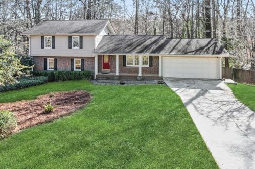 6768 Lockridge Dr, Atlanta GA  30360-1561 exterior