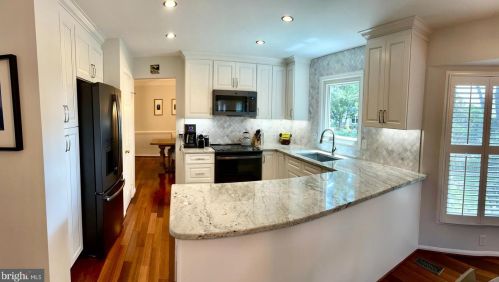 20053 Great Falls Forest Dr, Great Falls, VA 22066-4237