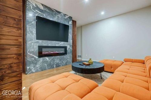 620 Colebrook Ct, Atlanta GA  30327-4710 exterior