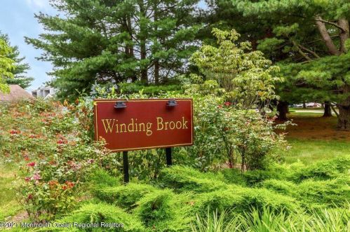 17 Elizabeth Ct, Tinton Falls, NJ 07724-3047