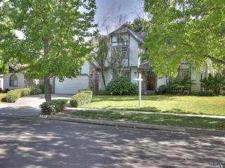 885 Granada Ln, Vacaville, CA 95688-2059