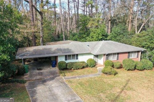 4132 Haverhill Dr, Atlanta GA  30342-3818 exterior