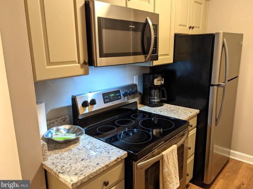 5818 Royal Ridge Dr, Springfield, VA 22152-1029
