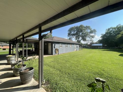 2003 Avenue K, Danbury, TX 77534-8065