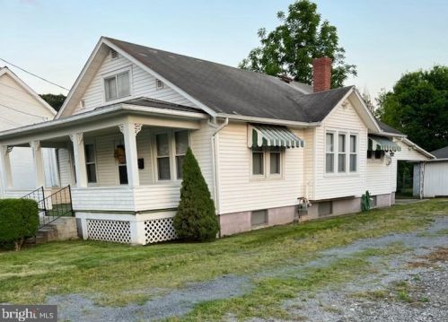 227 Washington St, Rig, WV 26836-1141