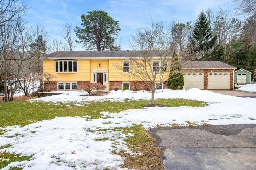 200 Indian Corner Rd, South Kingstown, RI 02874-2116