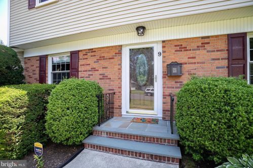 9 Lawnside Dr, Trenton, NJ 08648-3737