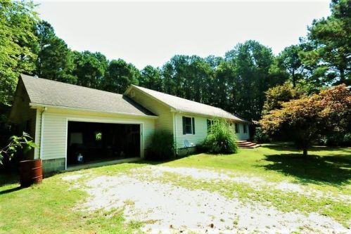 28451 Bloxom Rd, Parksley, VA 23421-3105