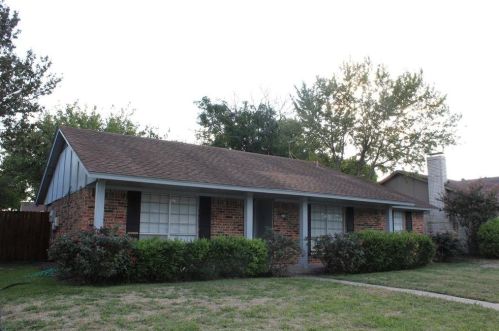 2114 Richwood Dr, Garland TX  75044-7116 exterior