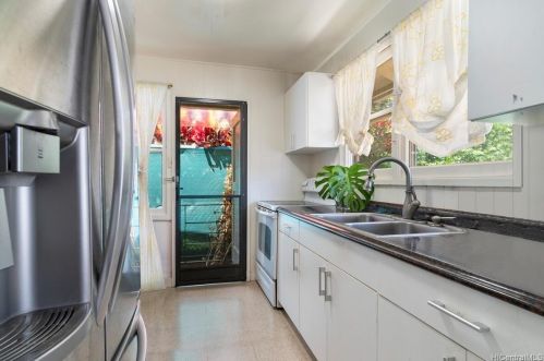 729 Ekela Ave, Honolulu HI 96816-1191 exterior