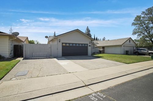 1218 Chianti Dr, Lodi, CA 95240-7406