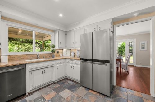 1430 Greenbriar Rd, Glendale CA  91207-1053 exterior