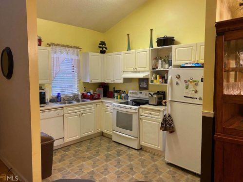 6706 Sunset Valley Cir, Rex, GA 30273-2202