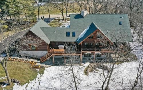 3903 Niblick Ct, Bull Valley, IL 60012-2228