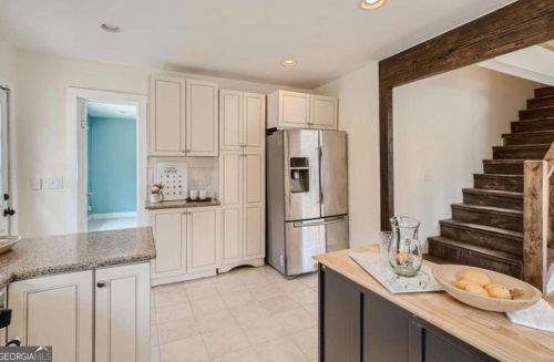 530 Elmwood Rd, Atlanta GA  30318-8105 exterior