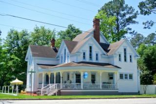 102 College St, Sparks, GA 31647-7425