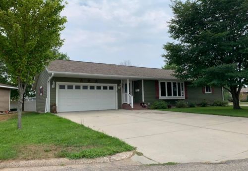 1216 8th St, Wadena, MN 56482-2017
