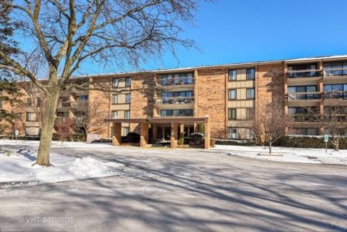 101 Lake Hinsdale Dr, Willowbrook IL 60527-2257 exterior