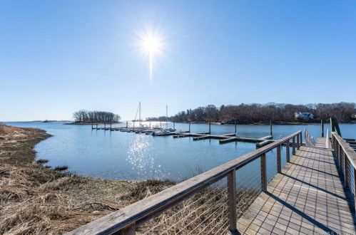 12 Splitrock Rd, Norwalk CT  06854-4713 exterior