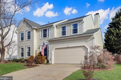 8947 Dennis Ct, Bristow, VA 20136-1031