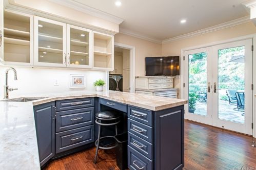 2010 Buckingham Pl, Glendale CA  91206-1401 exterior