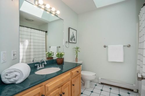 53 Scarboro Rd, Hebron CT  06248-1339 exterior