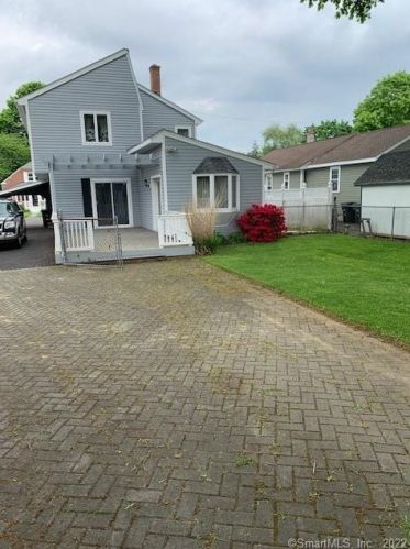 18 Flora St, Milford, CT 06460-5130