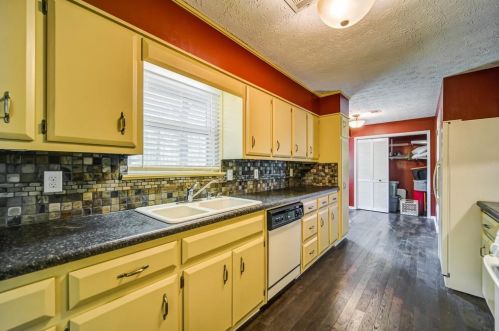 3987 Woodland Cir, Conyers GA  30013-3056 exterior