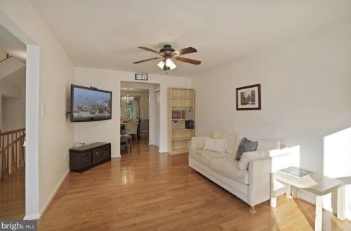 9671 Poindexter Ct, Springfield, VA 22015-1868