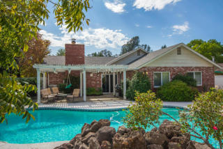 2800 Lake Redding Dr, Redding, CA 96003-3304