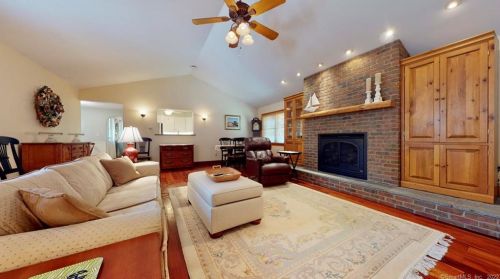204 Edgemont Rd, Milford, CT 06460-5010