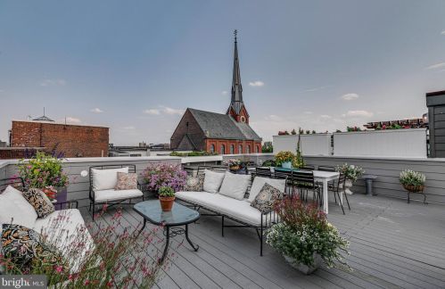 720 4 St, Philadelphia PA 19147-3127 exterior